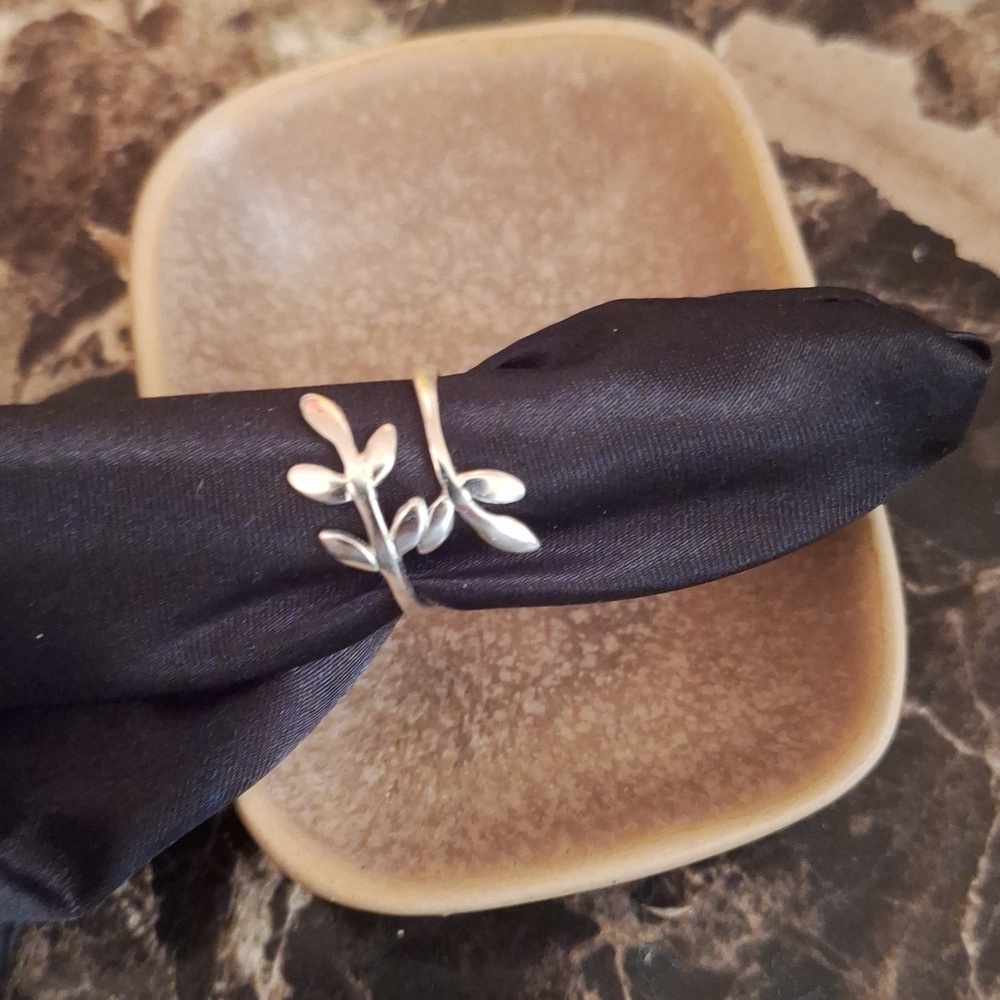 925 Silver Leaf Style Ring Ladies Size 8 signed lightweight whimsical boho